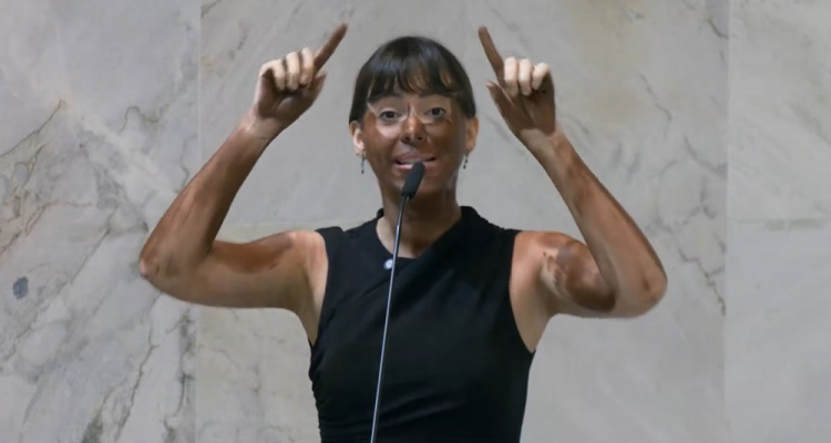 Deputada da Alesp é acusada de fazer ‘black face’ durante sessão