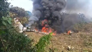 Avião militar com pelo menos 80 pessoas cai na Colômbia