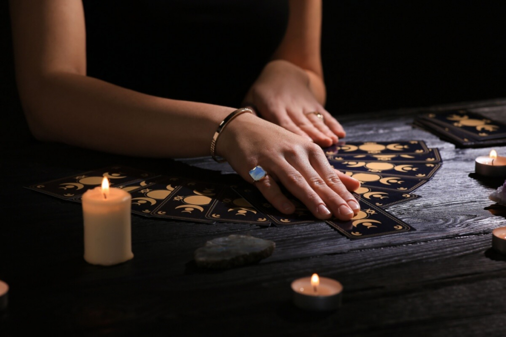 Tarot do dia: previsão para os 12 signos em 27/03/2026