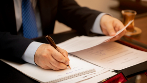 Litigância abusiva: o custo de fingir que se combate