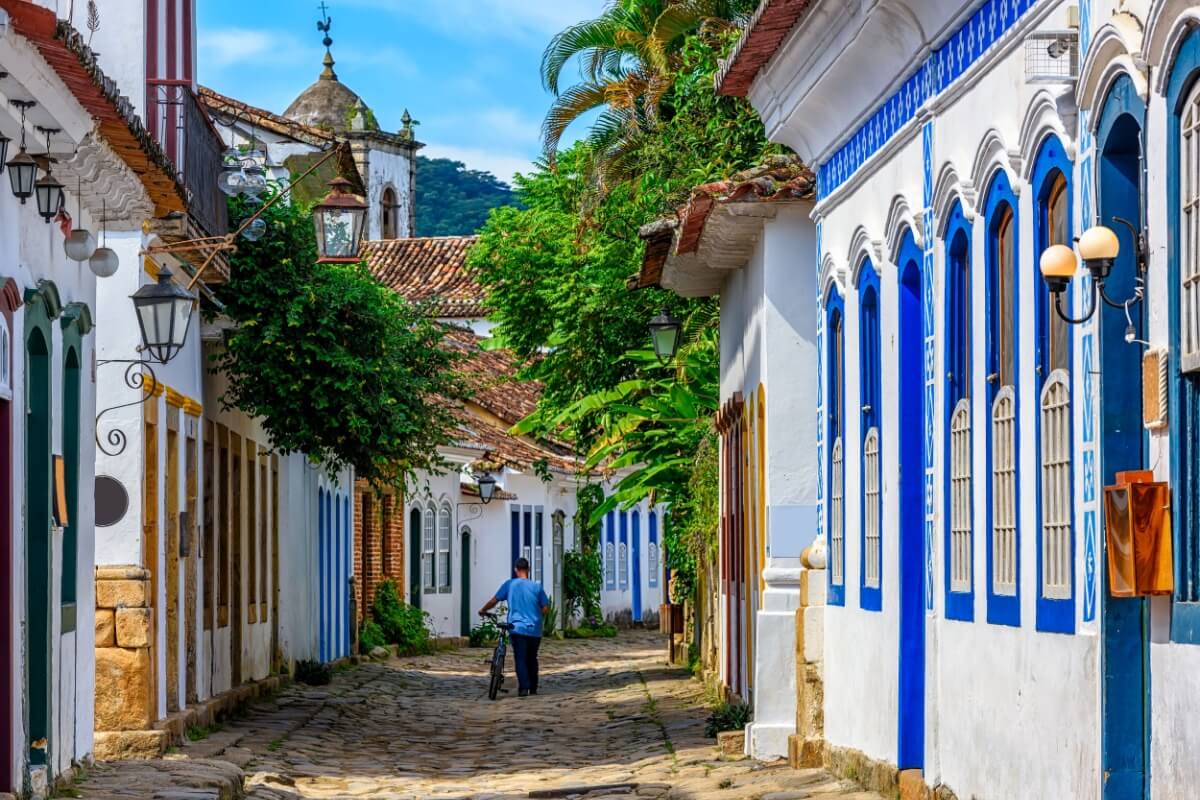 Paraty é famosa pelas casas coloridas do século XVIII 