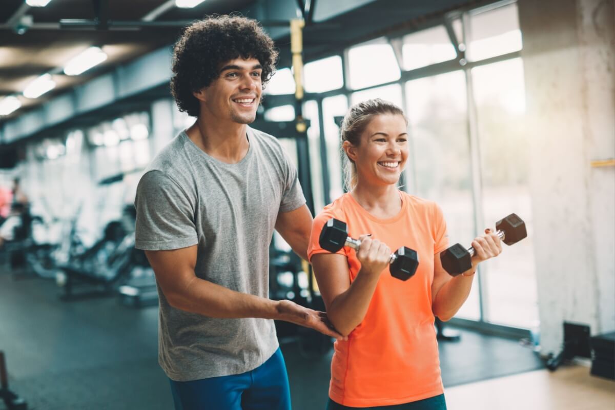 Treino com foco em saúde aumenta a motivação de quem frequenta academias 