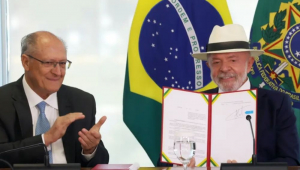 Lula oficializa acordo UE-Mercosul, que passa a vigorar em 1º de maio