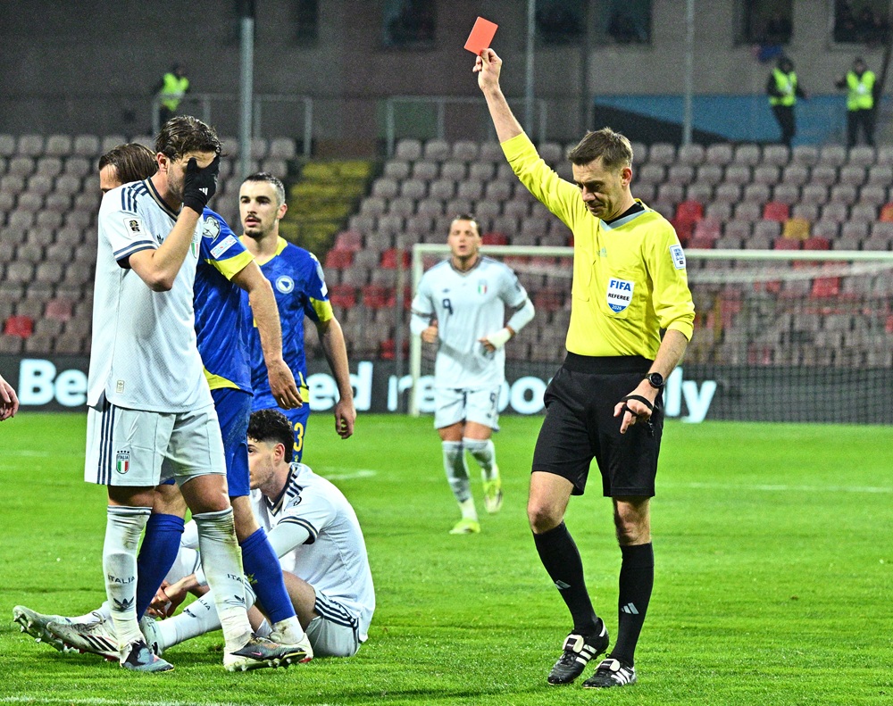 Imprensa da Itália expõe discussão antes de jogo que tirou seleção da Copa