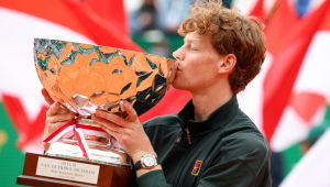 Sinner vence Alcaraz, conquista Masters 1000 de Monte Carlo e volta a ser número 1