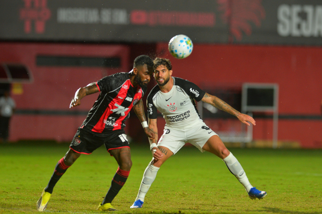 Em jogo apático pelo Brasileirão, Corinthians e Vitória ficam no 0 a 0