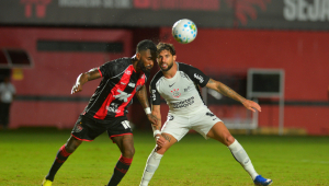 Em jogo apático pelo Brasileirão, Corinthians e Vitória ficam no 0 a 0