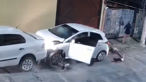 Homem persegue, atropela e arrasta ex-namorada em moto em São Paulo