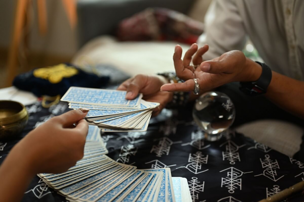 Baralho cigano: previsão para os 12 signos de 13 a 19 de abril de 2026