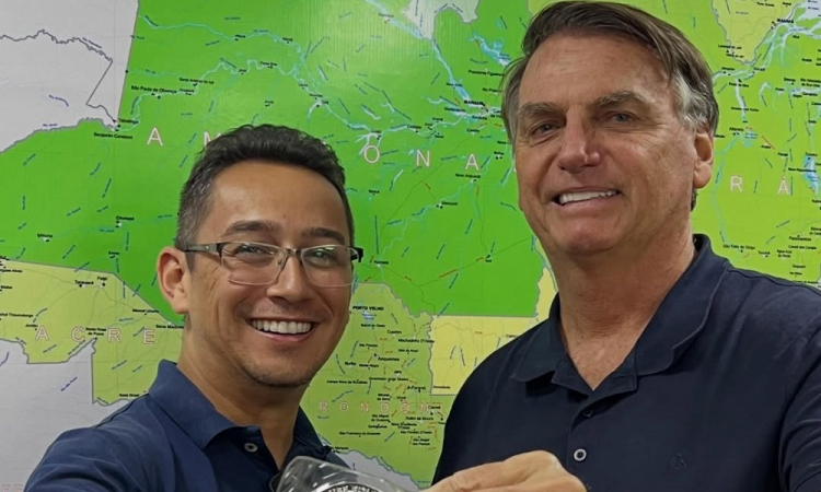 Irmão de criação de Michelle Bolsonaro, Carlos Eduardo Antunes Torres, e o ex-presidente Jair Bolsonaro