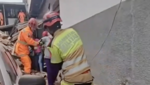 Casa com 15 moradores desaba em MG e todos sobrevivem; veja vídeo