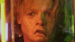 Cara-De-Barro ganha trailer perturbador e revela o filme mais sombrio da DC até agora