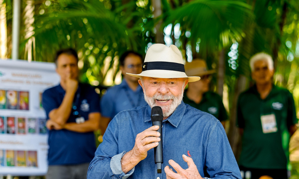 Presidente Lula (PT) durante visita ao Pomar da Ciência, na Embrapa Cerrados, em Planaltina, no Distrito Federal