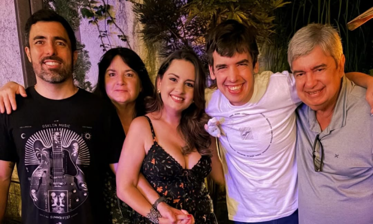Jornalista da Band Minas Alice Ribeiro e sua família