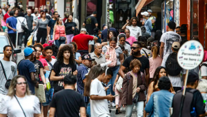 População no Brasil cresce em ritmo menor e está envelhecendo