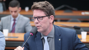 Após internação na UTI, deputado Mario Frias recebe alta do hospital