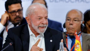 Lula chega à Alemanha para encontro com Friedrich Merz