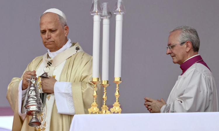 Papa Leão XIV reúne 100 mil pessoas em missa na Angola