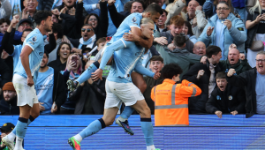 Manchester City vence Arsenal por 2 a 1 e acirra briga pelo título da Premier League