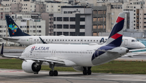 Pista de Congonhas fica fechada por 10 minutos após avião colidir com pássaro
