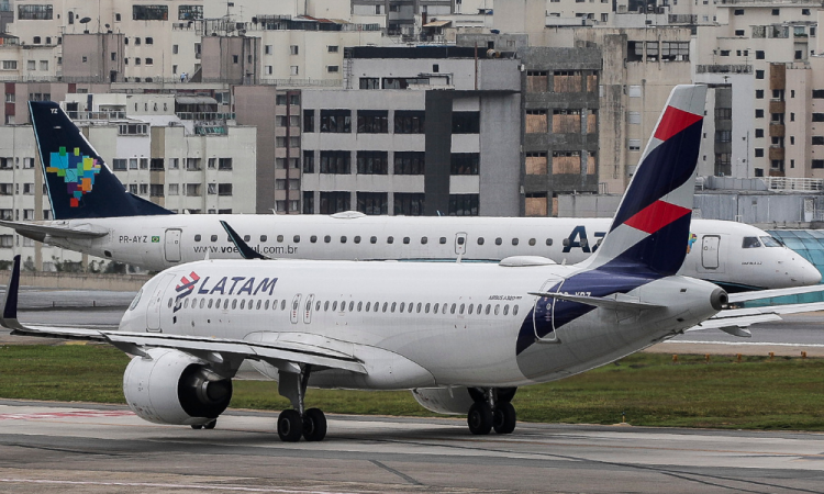 Avião da Latam colide com pássaro e fecha pista de Congonhas por 10 minutos