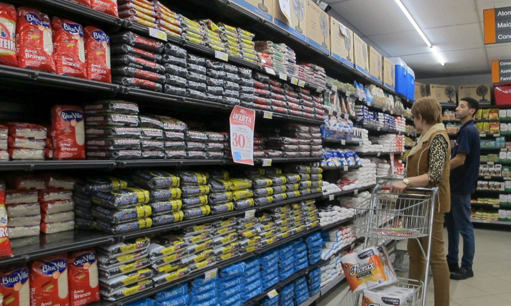 Prévia da inflação acelera para 0,89% em abril, puxada por alimentos e combustíveis