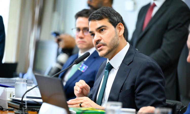 Advogado-geral da União (AGU), Jorge Messias, durante sabatina na Comissão de Constituição e Justiça (CCJ) do Senado