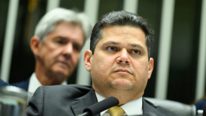 Manobra de Alcolumbre exclui trechos de veto da Dosimetria que contradizia Lei Antifacção