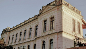 Incêndio atinge prédio histórico de instituto de educação no Paraná