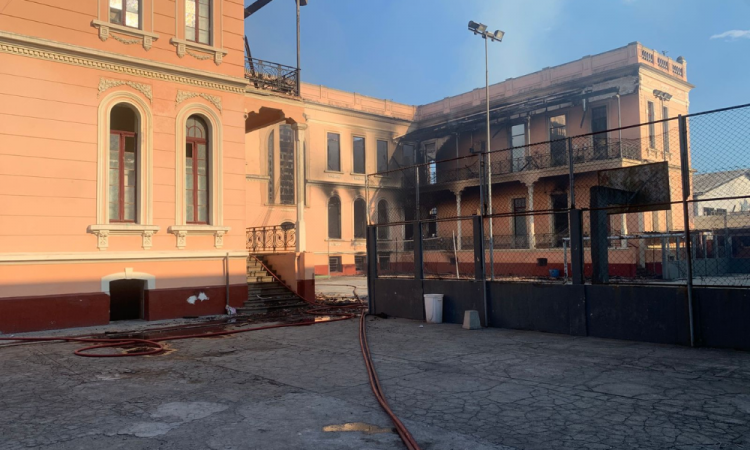 Incêndio no Instituto Estadual de Educação Dr. Caetano Munhoz da Rocha