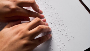 Dia Nacional do Braille expõe desafios na alfabetização de crianças com deficiência visual no Brasil