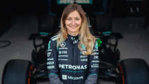 Pilota francesa torna-se a primeira mulher a dirigir um carro de F1 da Mercedes