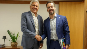 ‘Não precisamos pensar igual para caminhar juntos’, diz Eduardo Leite em aceno a Caiado