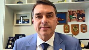 ‘Lula tem sido o meu camisa 10’, afirma Flávio Bolsonaro sobre alta nas pesquisas eleitorais