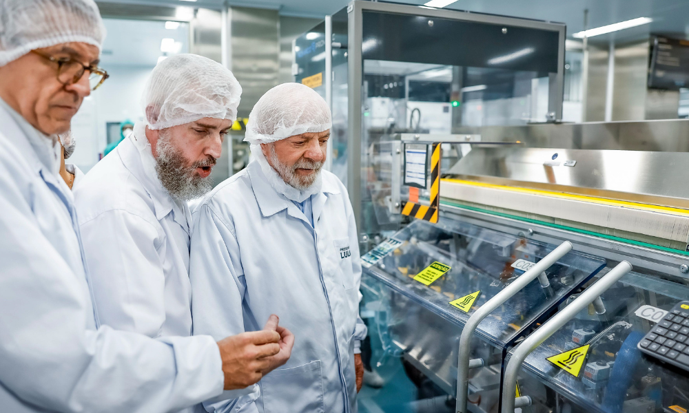 Presidente Lula (PT) durante visita às instalações da Brainfarma Indústria Química e Farmacêutica – Grupo Hypera