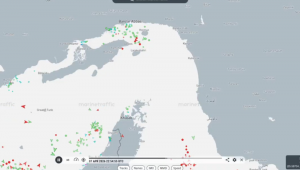 Navios começam a passar pelo Estreito de Ormuz após anúncio de trégua na guerra