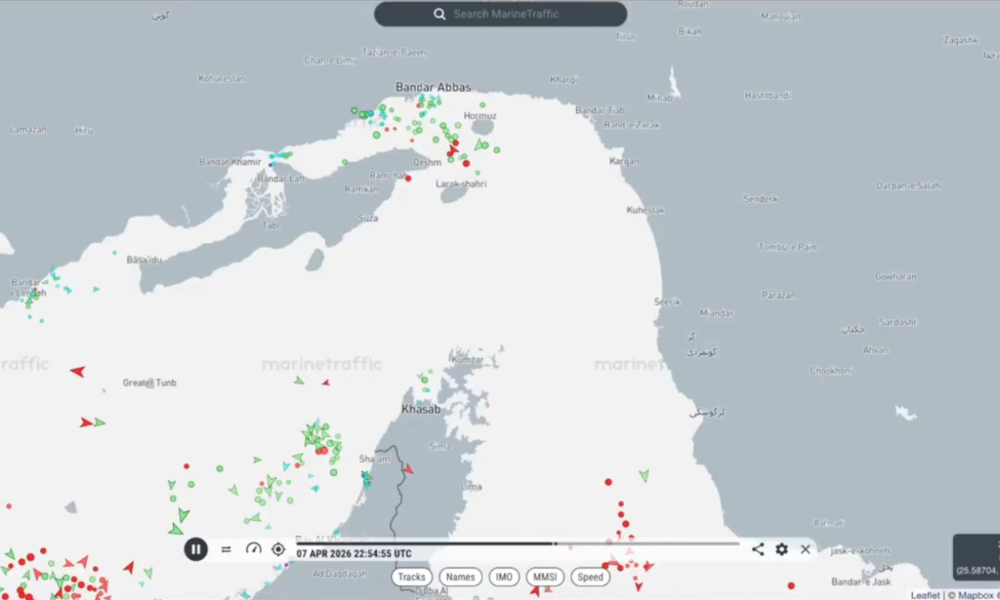 Imagem mostra navios passando pelo Estreito de Ormuz após anúncio de trégua na guerra