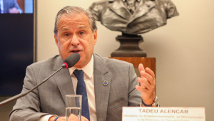 Novo ministro de Lula votou a favor do impeachment de Dilma