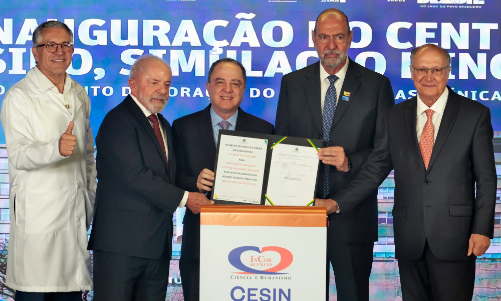Lula sanciona lei que cria normas para desenvolver vacinas contra o câncer