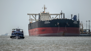 Irã diz que navios do Iraque podem cruzar livremente o Estreito de Ormuz