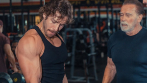 Filho de Arnold Schwarzenegger conquista 1º lugar em torneio de fisiculturismo