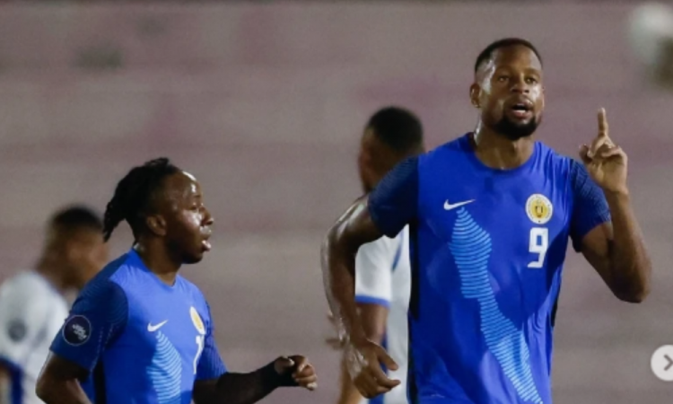 O atacante Rangelo Janga é a resposta direta para a dúvida sobre quem é o maior artilheiro da seleção de Curaçao na história antes de estrear na copa do Mundo de 2026