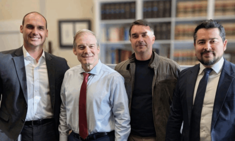Eduardo e Fl&aacute;vio Bolsonaro se re&uacute;nem com Jim Jordan no Congresso dos EUA