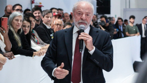 Lula diz que Trump ameaça todos, mas não brigaria com o Brasil se soubesse o que é ‘um nordestino nervoso’
