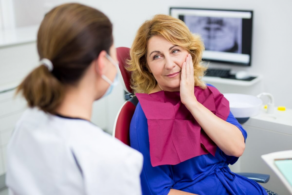 Odontologia domiciliar avança no Brasil e amplia o cuidado com idosos e acamados