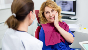 Odontologia domiciliar avança no Brasil e amplia o cuidado com idosos e acamados