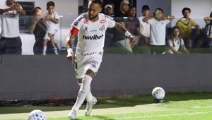 Com Neymar mais ativo em campo, Santos vence Atlético-MG por 1 a 0