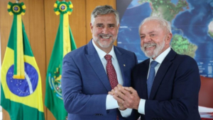 Lula anuncia deputado Paulo Pimenta como líder do Governo na Câmara 