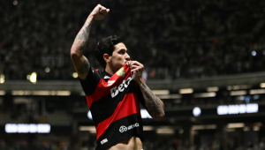 Flamengo faz primeiro tempo perfeito e goleia Atlético-MG por 4 a 0