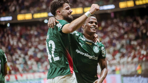 Palmeiras ganha do Bahia em Salvador e dispara na liderança do Brasileirão